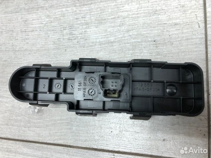 Кнопка стеклоподъемника передняя правая Peugeot