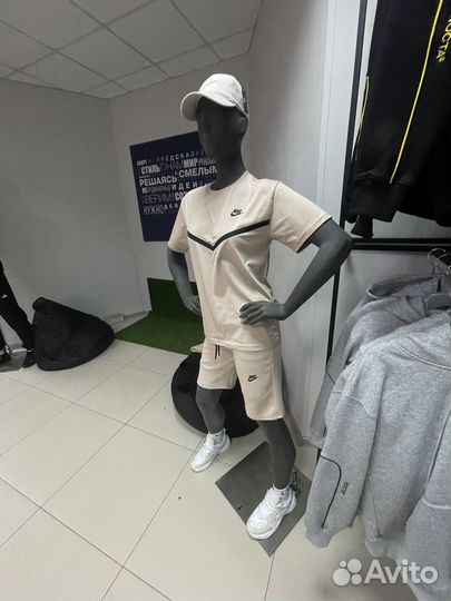 Манекен Reebok