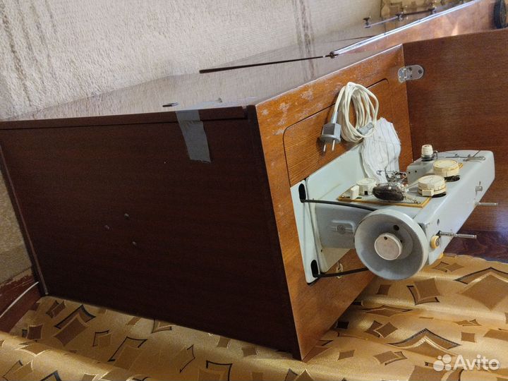 Швейная машинка Подольск 142