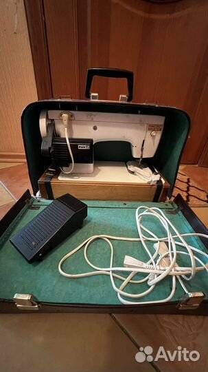 Швейная машина Чайка