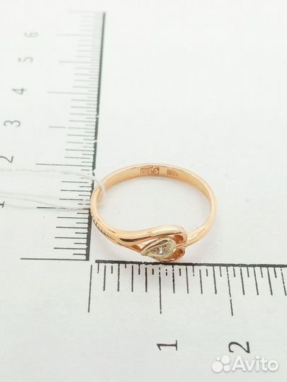 Кольцо с природным камнем Золото