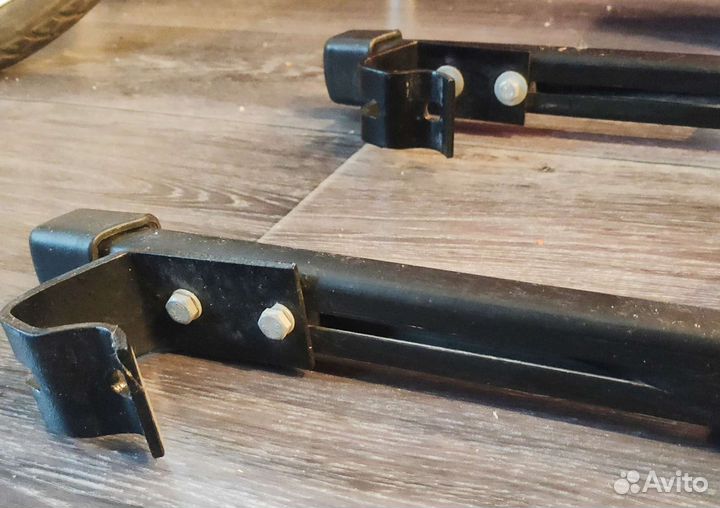 Багажник для сноуборда и лыж на крышу