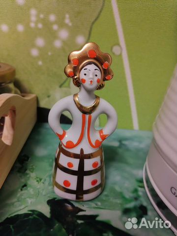Статуэтка фарфор