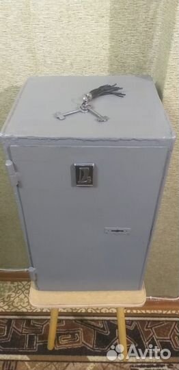 Сейф металлический