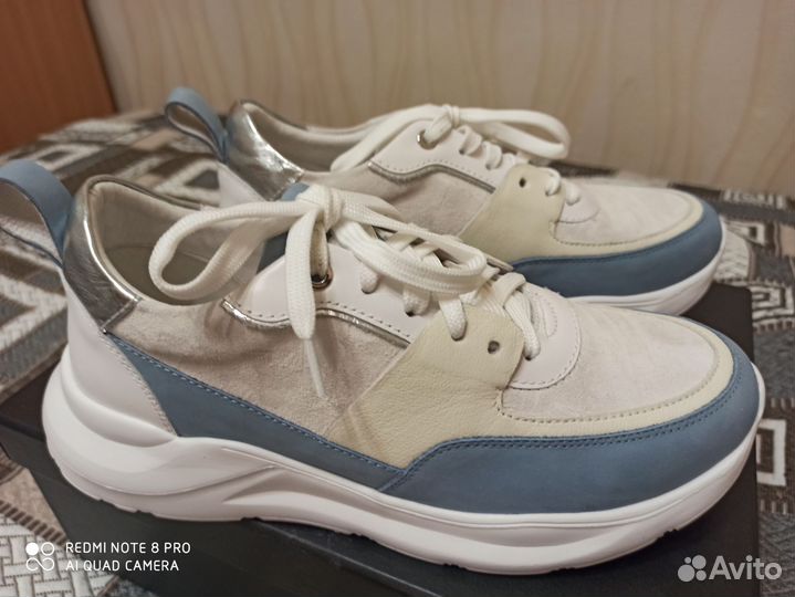 Кроссовки женские vitacci