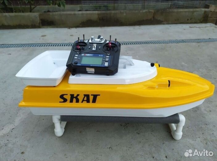 Прикормочный кораблик с gps и глубиномером