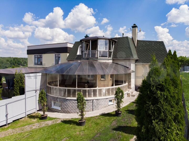 Коттедж 300 м² на участке 10 сот.