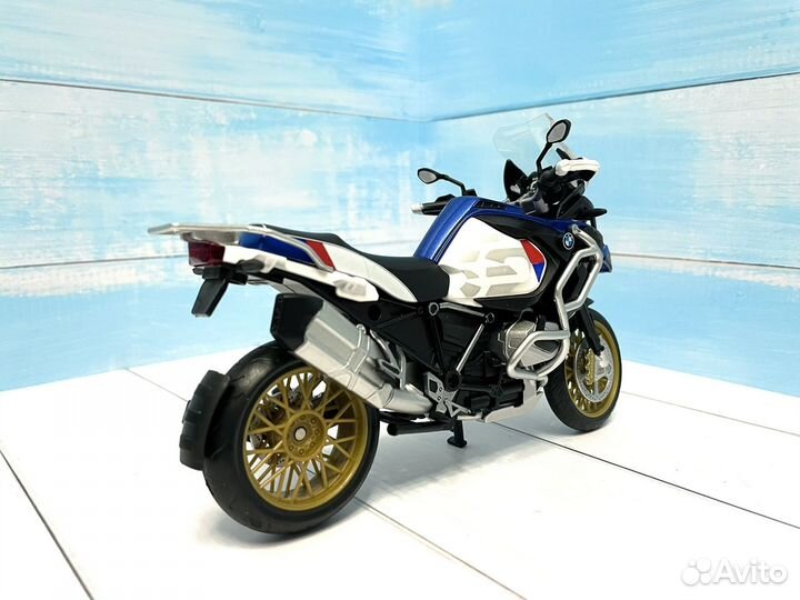 Модель мотоцикла BMW R1250GS 1/12