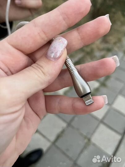 Зарядка на iPhone провод