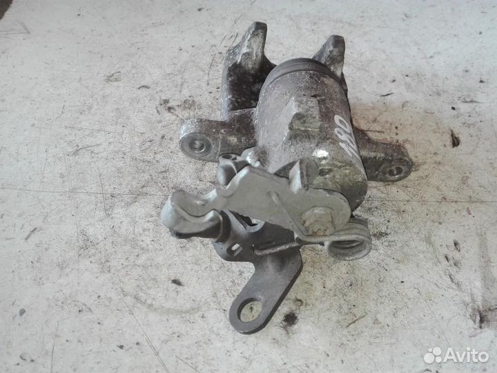 Суппорт задний правый Volkswagen Golf