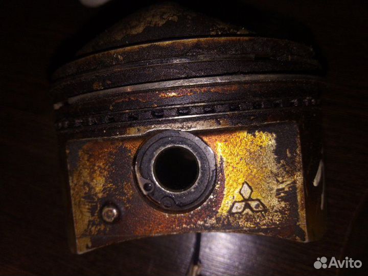 Поршень правый Mitsubishi Pajero V75 6G74