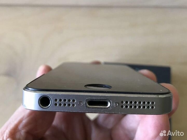 Продам Телефон iPhone 5s на запчасти