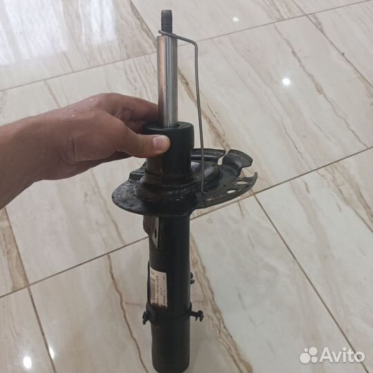 Амортизатор передний правый ford focus 3 рестайл