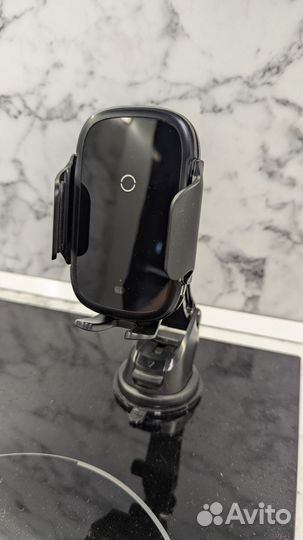 Держатель в авто с беспроводной зарядкой Baseus