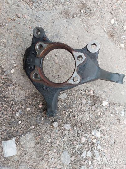 Кулак левый Toyota corolla 150