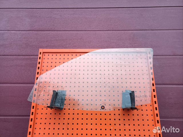 Стекло двери Peugeot 605