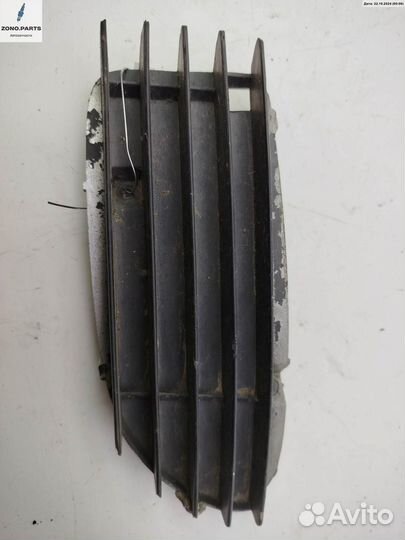 Решетка (заглушка) в бампер 90468186 на Opel Omega B