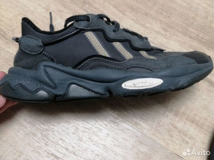 Кроссовки adidas ozweego