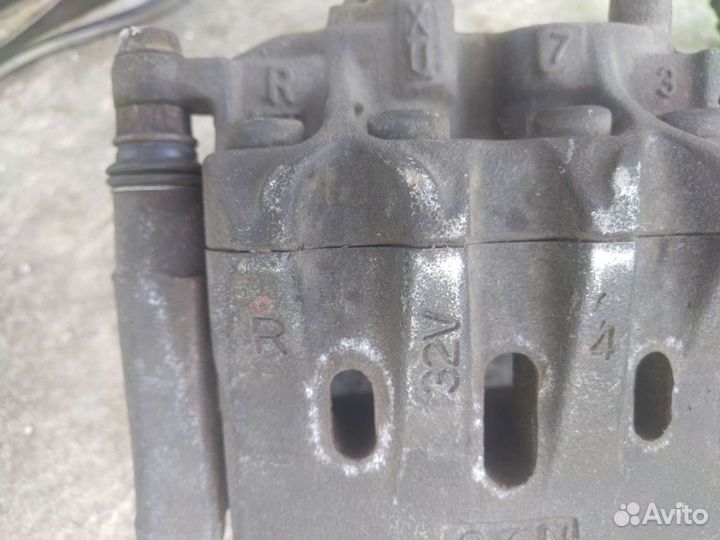 Суппорта передние для Lexus, Toyota