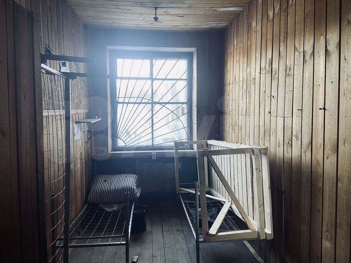 Здание, 689 м²