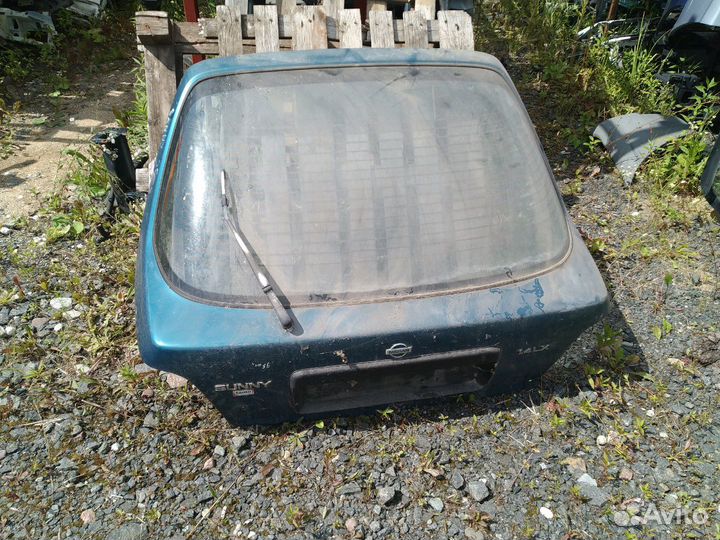 Крышка багажника Nissan Sunny 1994 год