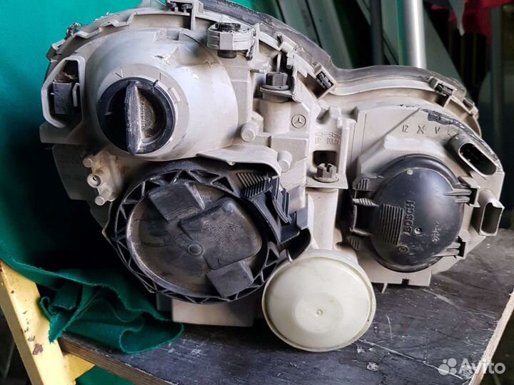 Фара головного света Мерседес