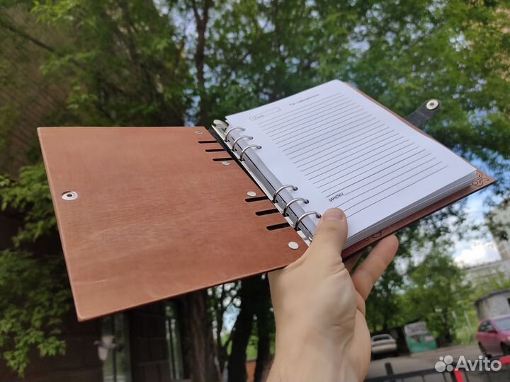 Именной ежедневник есть каталоги для неё,для него