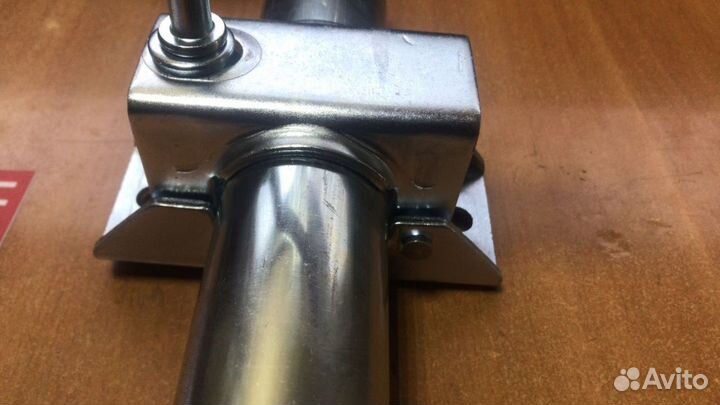 Переднее опорное колесо прицепа