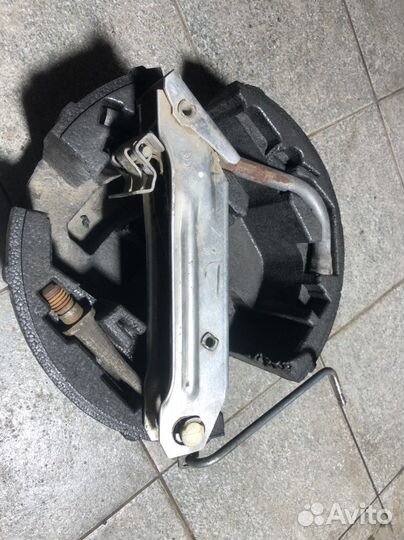 Органайзер в запаску audi a6c5 домкрат инструмент