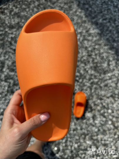 Сланцы в стиле Adidas yeezy slide много