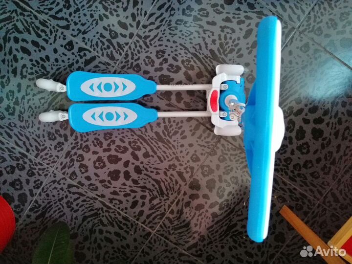 Самокат-лягушка детский