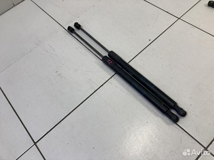 Амортизатор крышки багажника Audi Q3 8UB