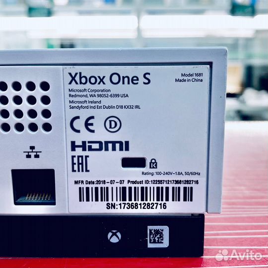 Игровая приставка Microsoft Xbox One S (1681) 1 TB