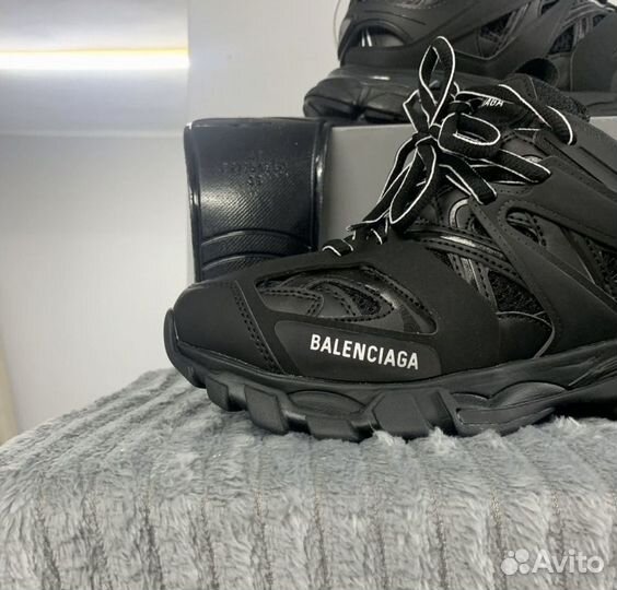 Bаlеnciaga tracк 1 black нa pуках