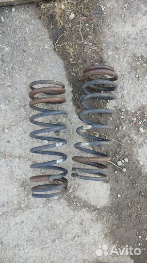 Пружина задняя Nissan Sanny. Ниссан Санни