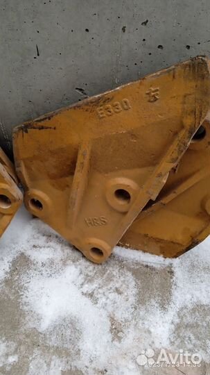 Бокорез 2021233/32 для ковша экскаваторов Hitachi