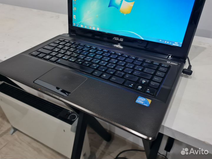 Компактный ноутбук Asus на i3 и годовой гарантии