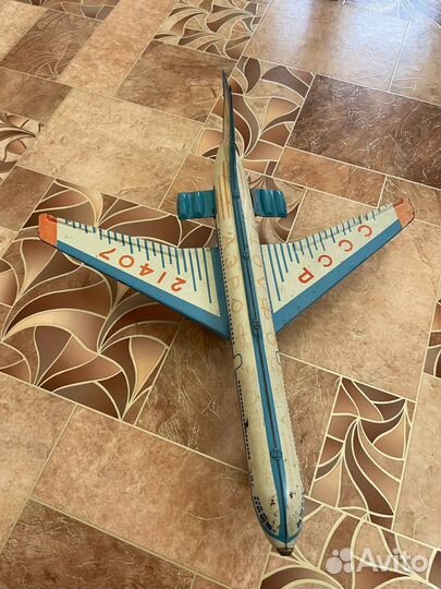 Игрушка самолёт ил-62 советский