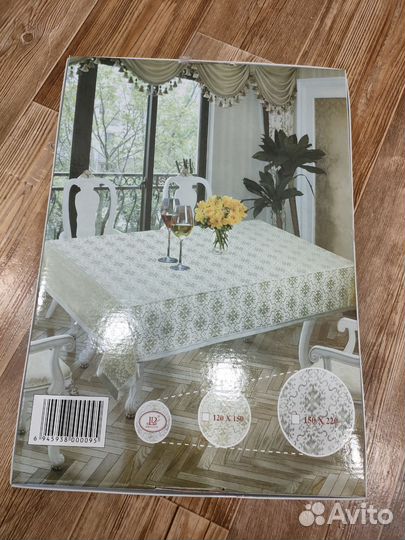 Скатерть 150*220 + салфетки 8 штук новое