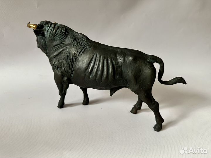 Статуэтка бронзовая золоторогий бык