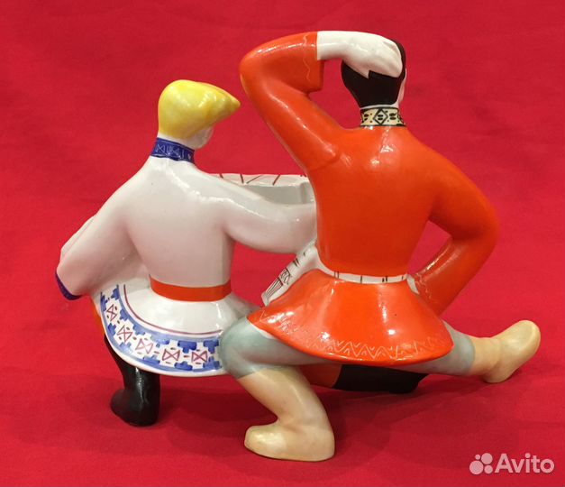 Статуэтка фарфоровая. Перепляс с гармонью. СССР