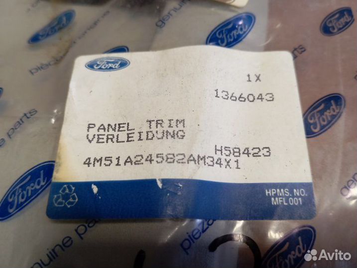 Накладка стойки двери правая Ford 2004-2011