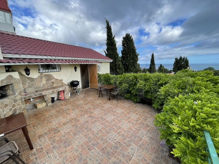 Дом 250 м² на участке 2 сот.