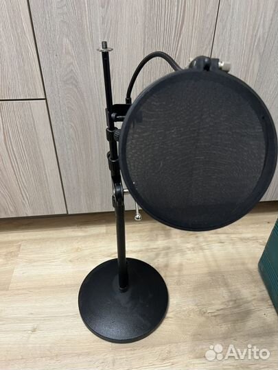 Студийный микрофон akg