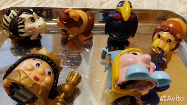 Игрушки из Киндер Сюрприза. разные