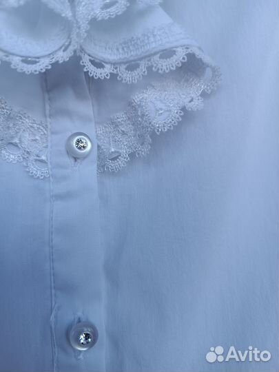 Продам нарядную белую школьную блузку на девочку