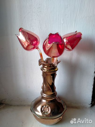 3 тюльпана в вазе