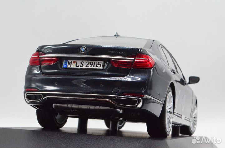 1/18, BMW 750 Li (G12) 2016 Sophisto Grey, Paragon