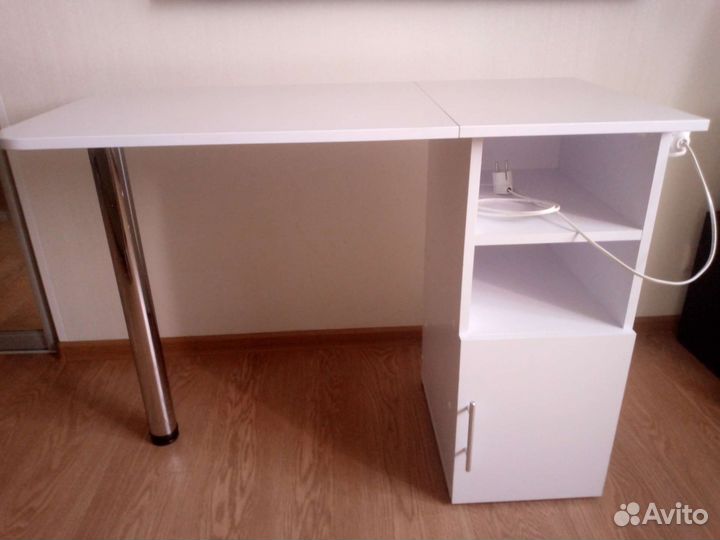 Маникюрный стол складной