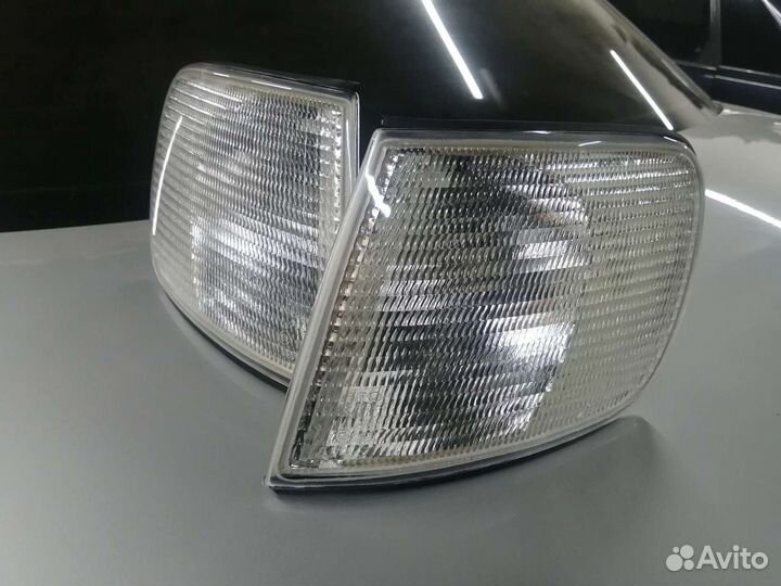 Поворотники передние Ауди 100 С4 / 100 45 Белые